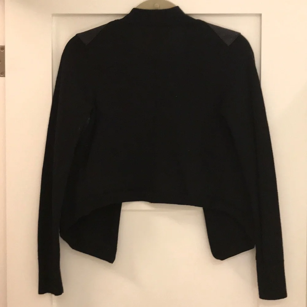 Banana Republic Black Open-Front Cropped Cardigan - Picture 4 of 4